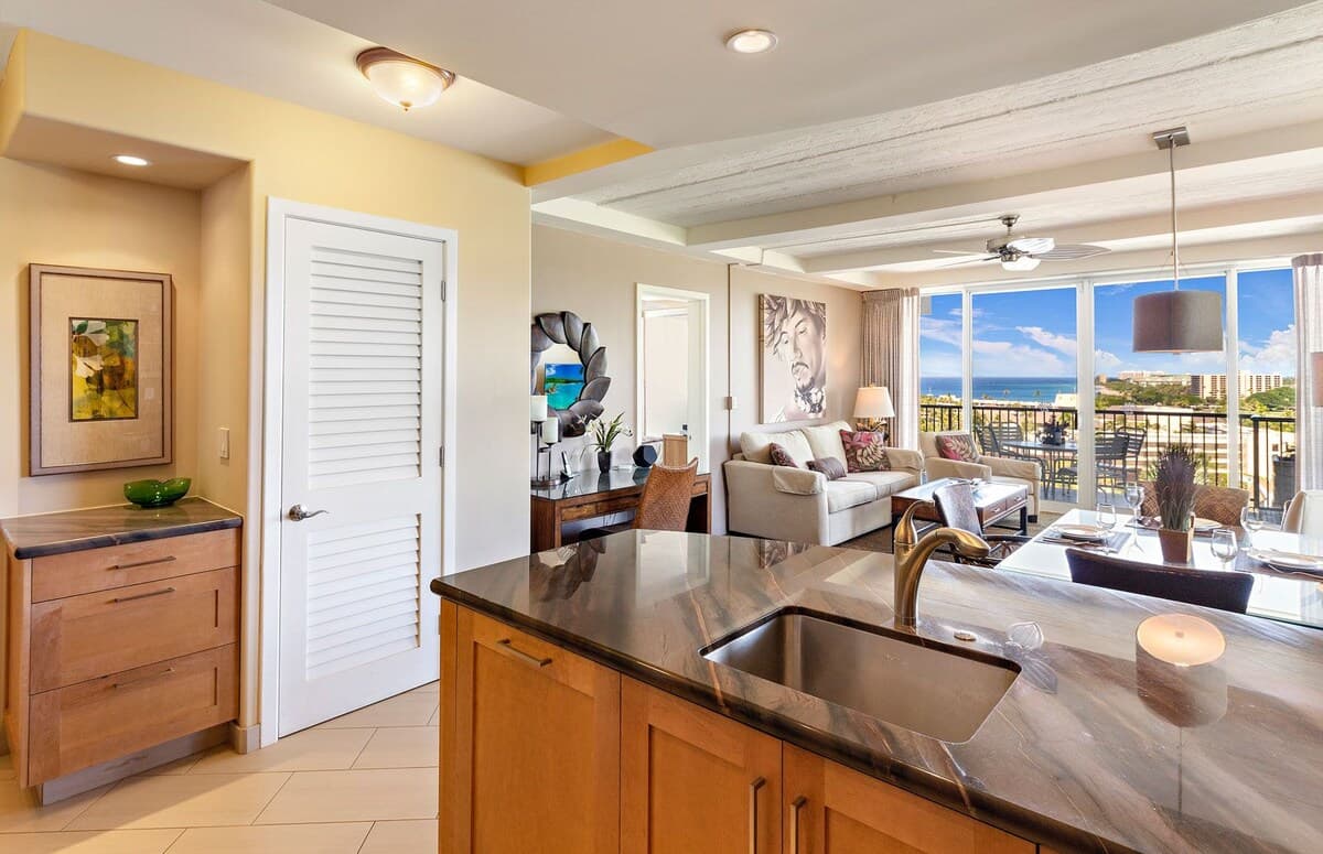 Condo in Lahaina · ★4.7 · 1 bedroom · 2 beds · 2 baths - Photo 3