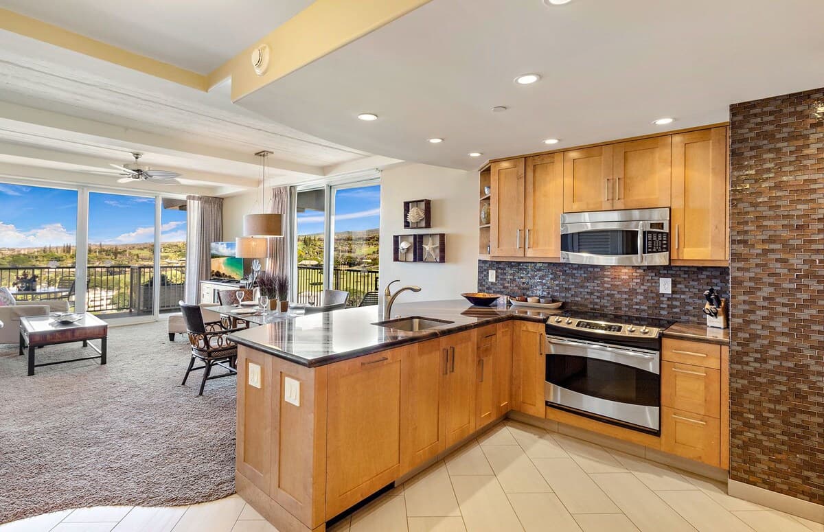 Condo in Lahaina · ★4.7 · 1 bedroom · 2 beds · 2 baths - Photo 5
