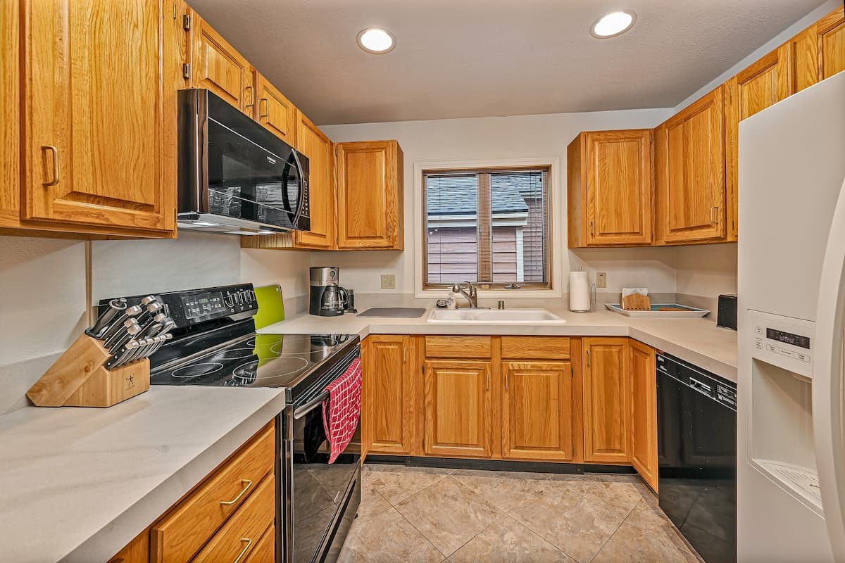 Condo in Incline Village · ★4.67 · 2 bedrooms · 2 beds · 2 private baths - Photo 2