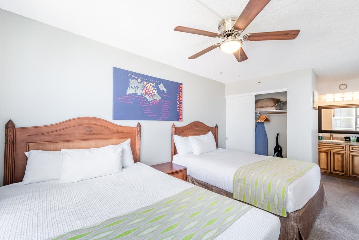 Condo in Honolulu · ★4.0 · 1 bedroom · 4 beds · 1 private bath - Photo 4