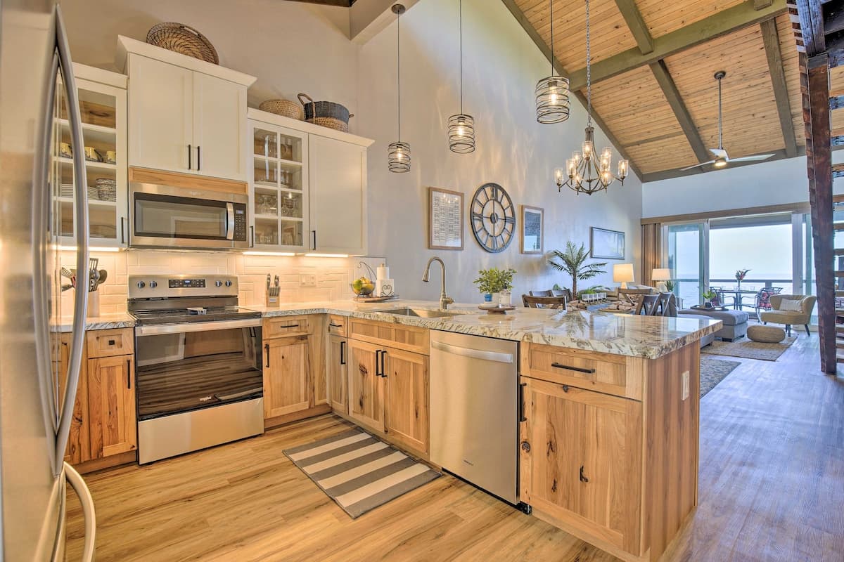 Condo in Kailua-Kona · ★4.8 · 2 bedrooms · 4 beds · 2 baths - Photo 5