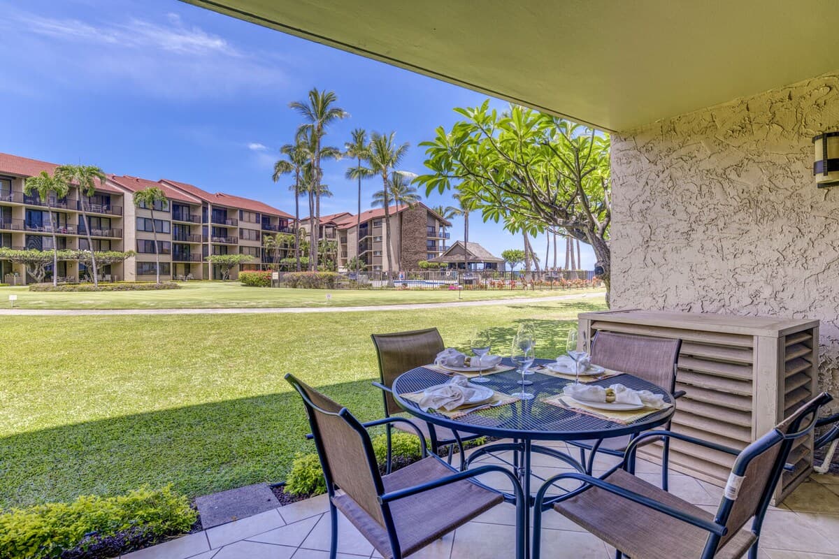 Condo in Lahaina · ★4.3 · 2 bedrooms · 4 beds · 2 baths - Photo 5