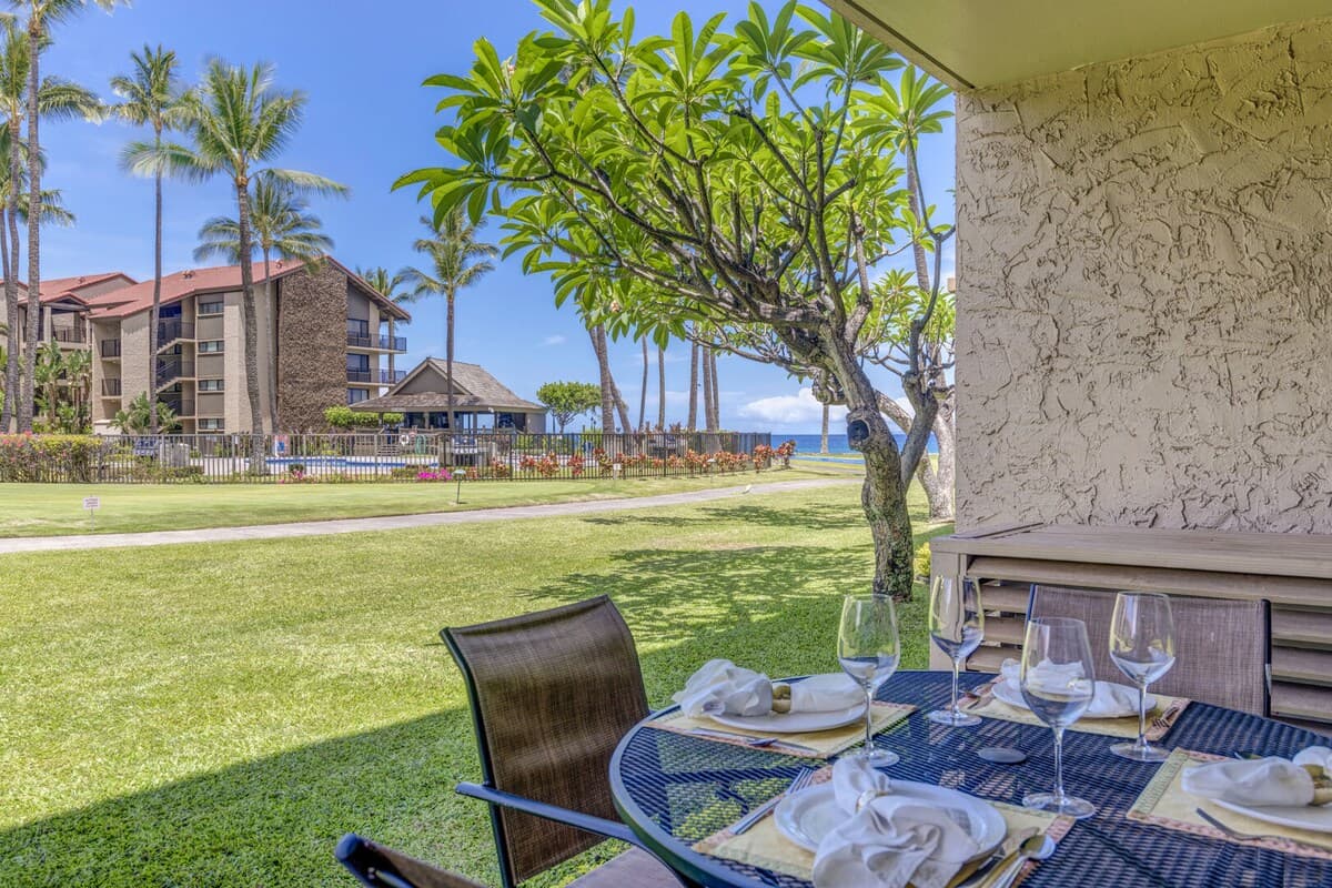 Condo in Lahaina · ★4.3 · 2 bedrooms · 4 beds · 2 baths - Photo 2