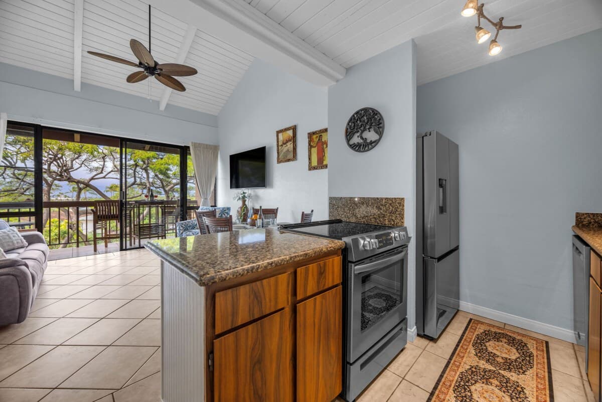 Condo in Kihei · ★4.65 · 2 bedrooms · 2 beds · 2 baths - Photo 3