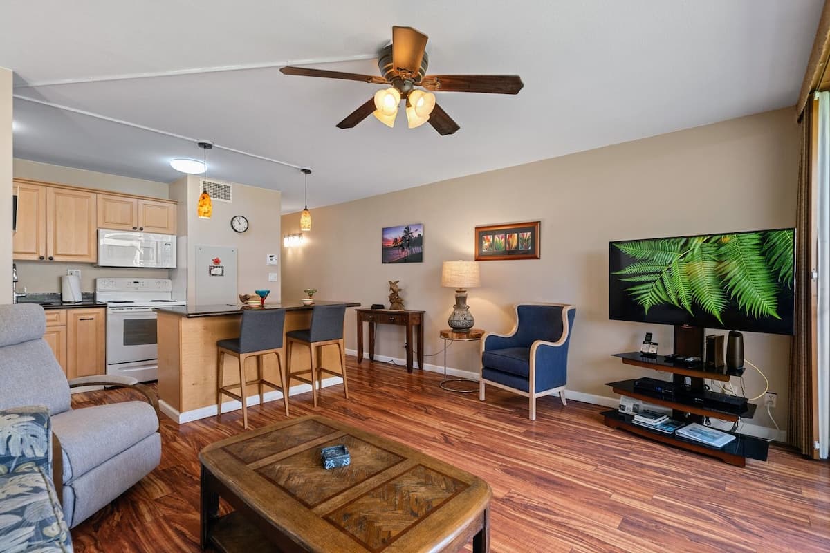 Condo in Kihei · ★4.86 · 1 bedroom · 2 beds · 1 bath - Photo 3
