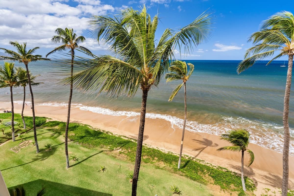 Condo in Kihei · ★4.83 · 1 bedroom · 2 beds · 1 bath - Photo 4