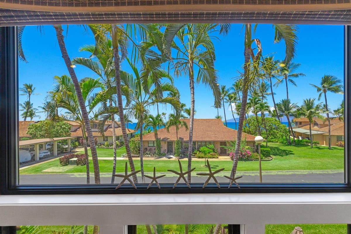 Condo in Lahaina · ★5.0 · 2 bedrooms · 3 beds · 3 private baths - Photo 1