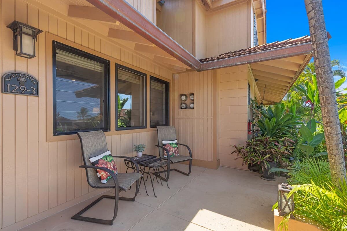 Condo in Lahaina · ★5.0 · 2 bedrooms · 3 beds · 3 private baths - Photo 4
