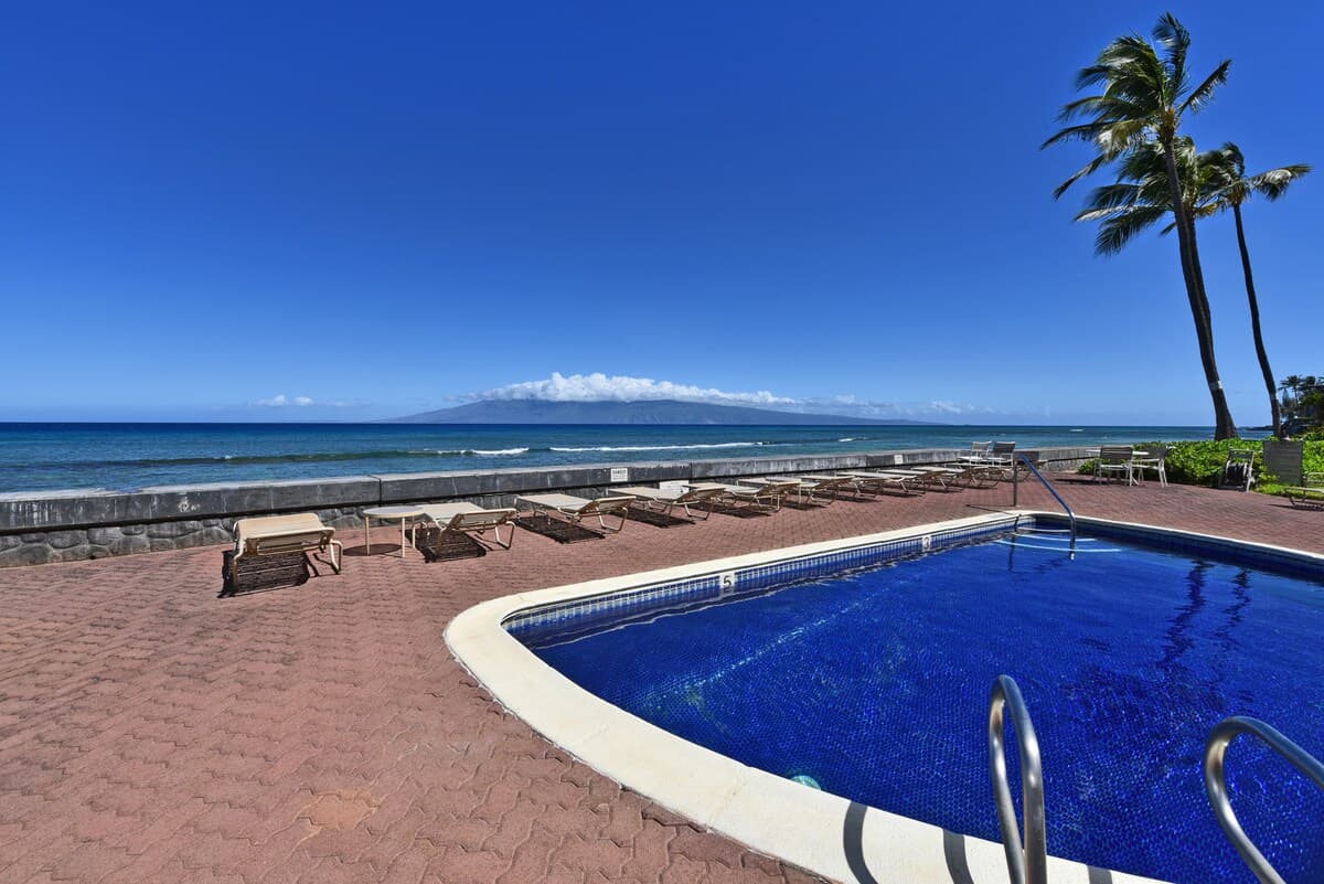 Condo in Lahaina · ★4.86 · 2 bedrooms · 3 beds · 2 baths - Photo 4