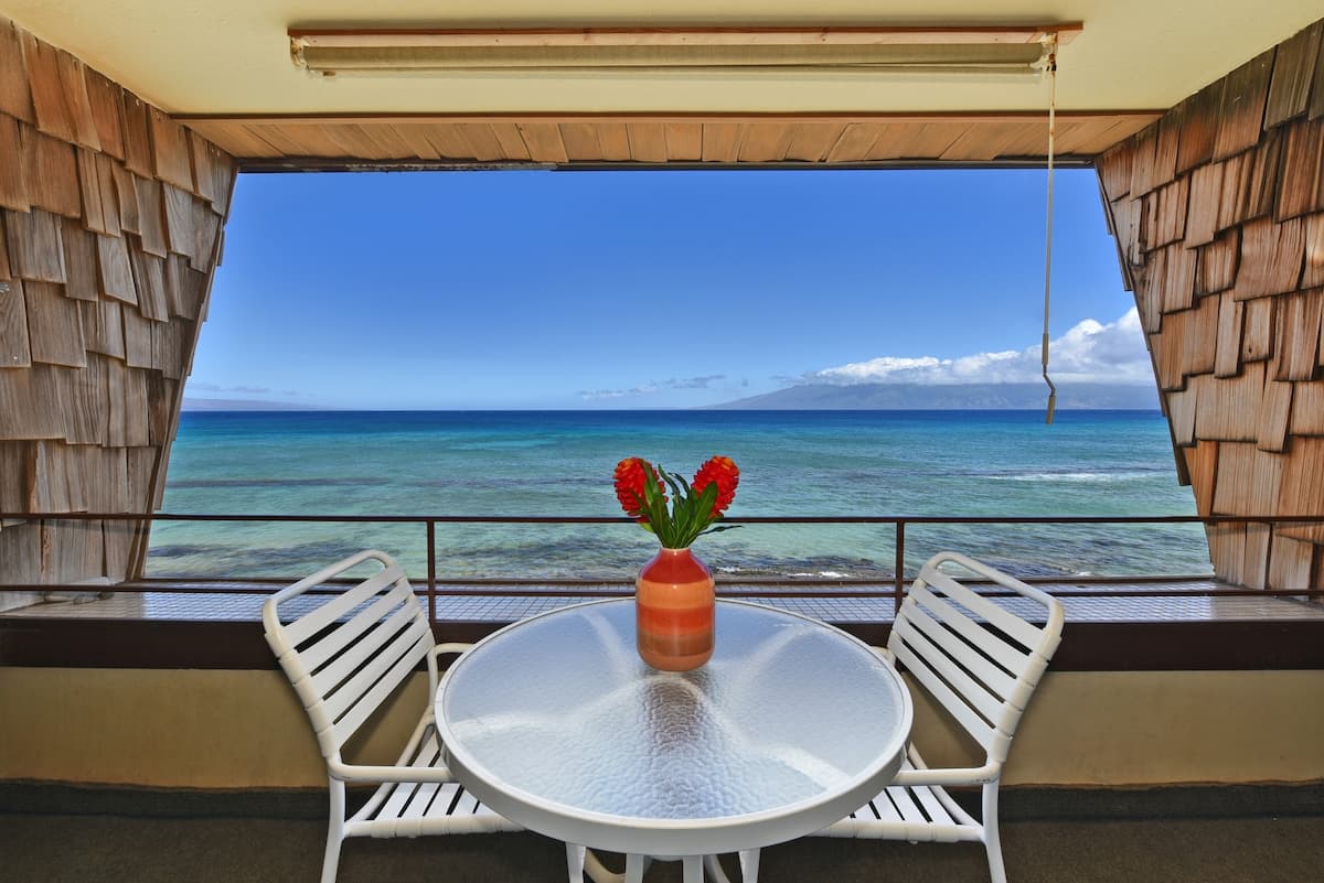 Condo in Lahaina · ★4.86 · 2 bedrooms · 3 beds · 2 baths - Photo 1
