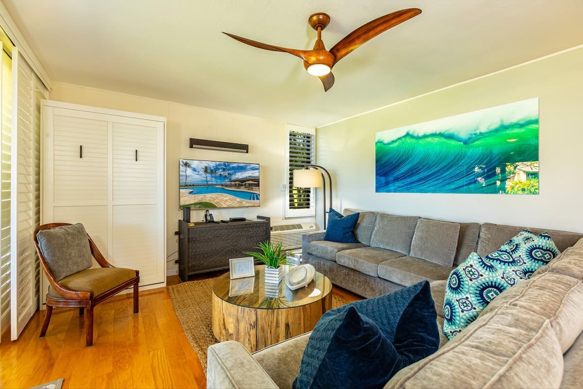 Condo in Kihei · ★4.75 · 1 bedroom · 2 beds · 2 baths - Photo 5
