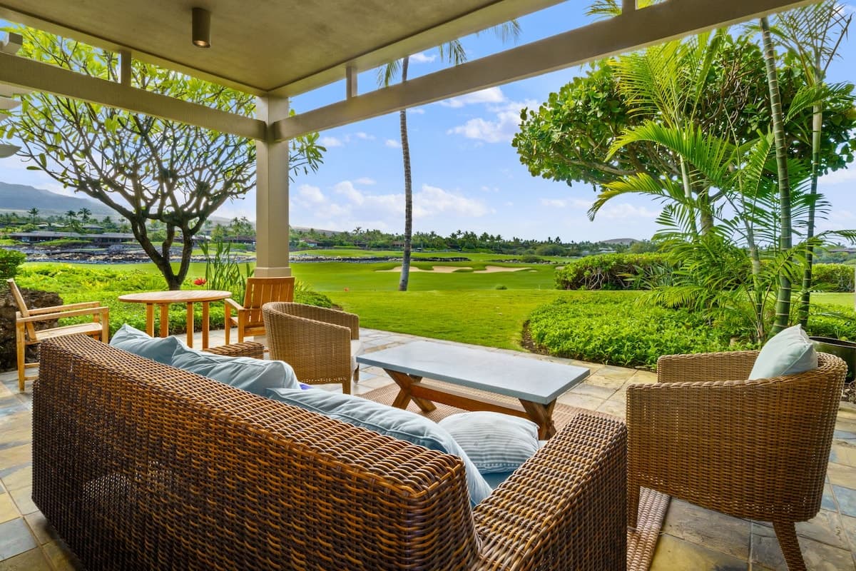 Condo in Kailua-Kona · ★4.83 · 3 bedrooms · 4 beds · 3.5 baths - Photo 1