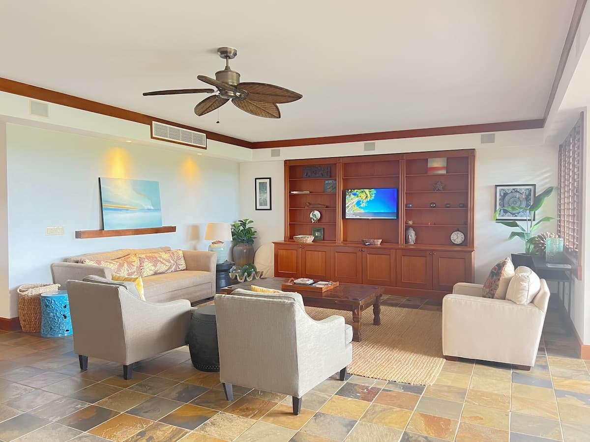 Condo in Kailua-Kona · ★4.83 · 3 bedrooms · 4 beds · 3.5 baths - Photo 5