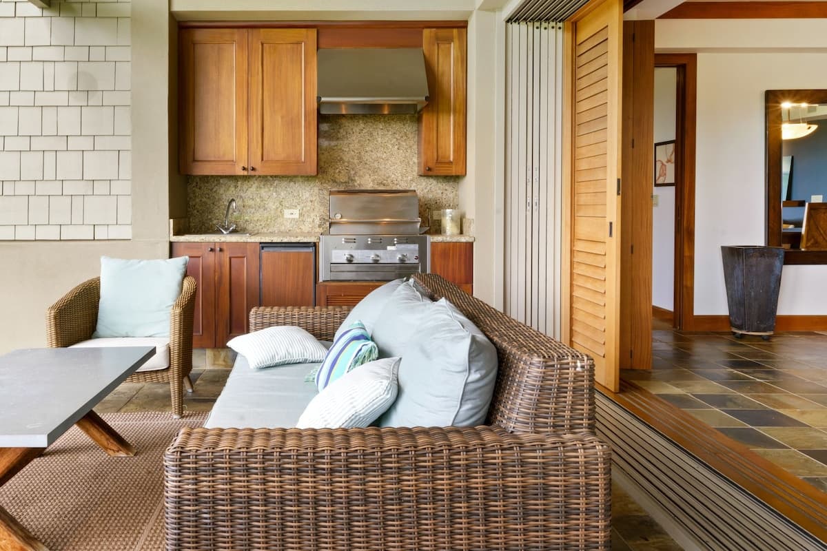 Condo in Kailua-Kona · ★4.83 · 3 bedrooms · 4 beds · 3.5 baths - Photo 3