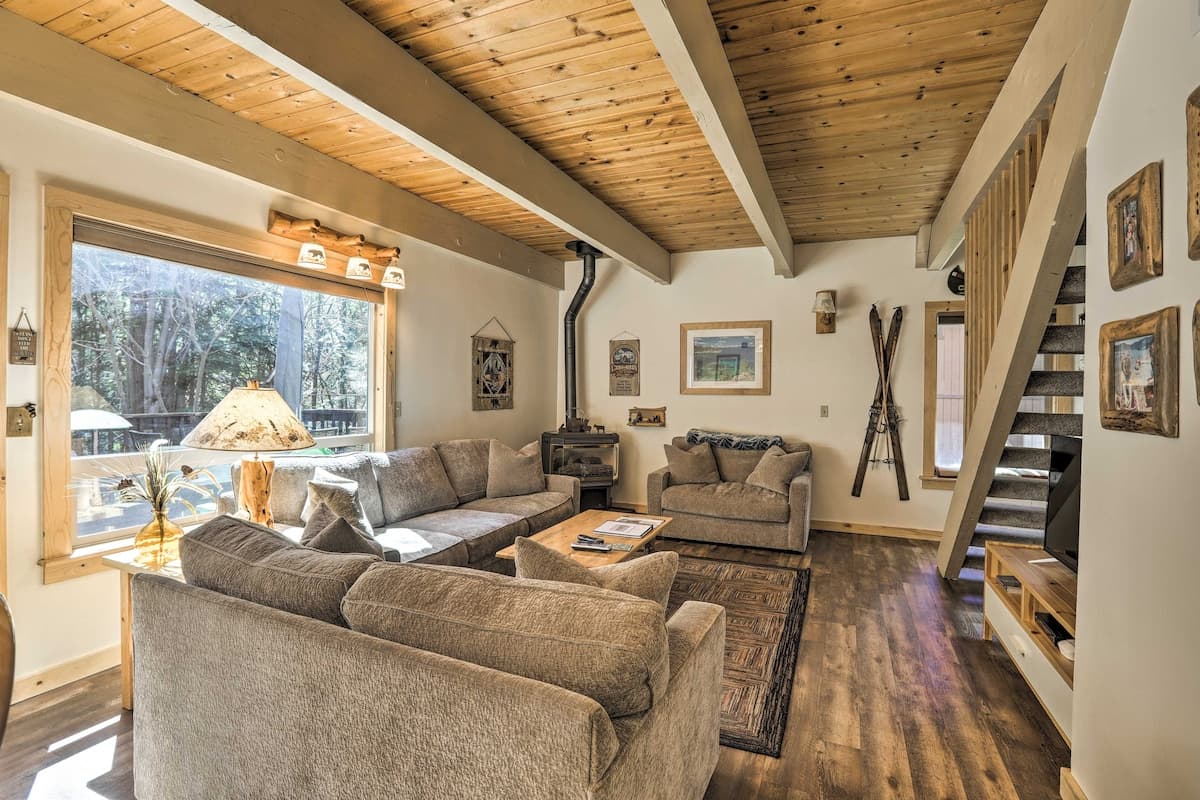 Cabin in Incline Village · ★4.9 · 3 bedrooms · 4 beds · 2 private baths - Photo 1