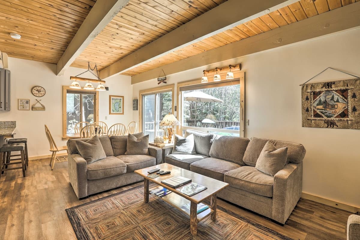 Cabin in Incline Village · ★4.9 · 3 bedrooms · 4 beds · 2 private baths - Photo 4