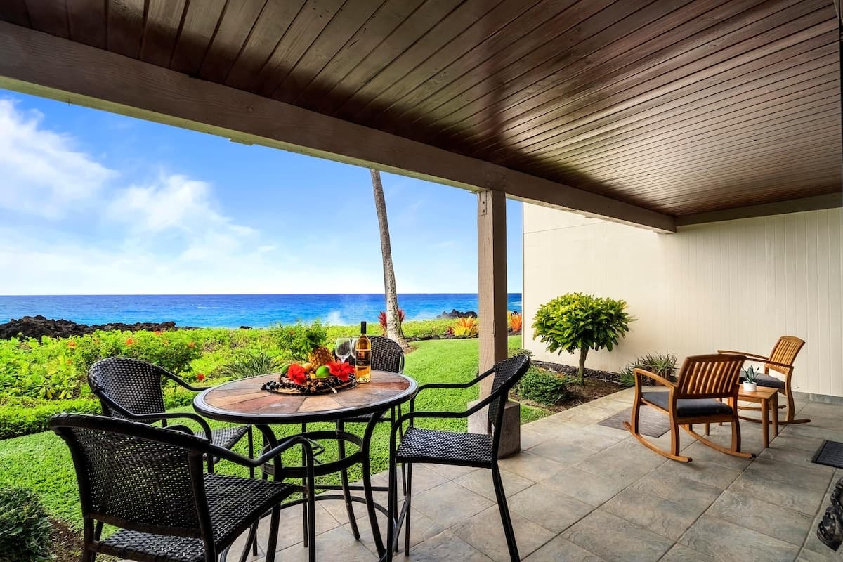 Condo in Kailua-Kona · ★4.98 · 2 bedrooms · 3 beds · 2 baths - Photo 2