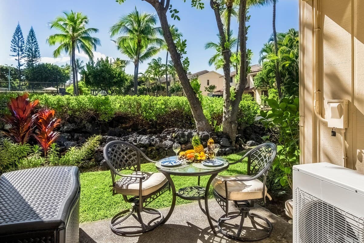 Condo in Kailua-Kona · ★4.9 · 2 bedrooms · 2 beds · 2 baths - Photo 4