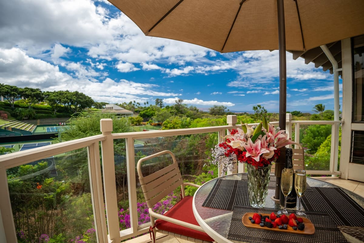 Condo in Kihei · ★4.77 · 2 bedrooms · 4 beds · 2 private baths - Photo 4