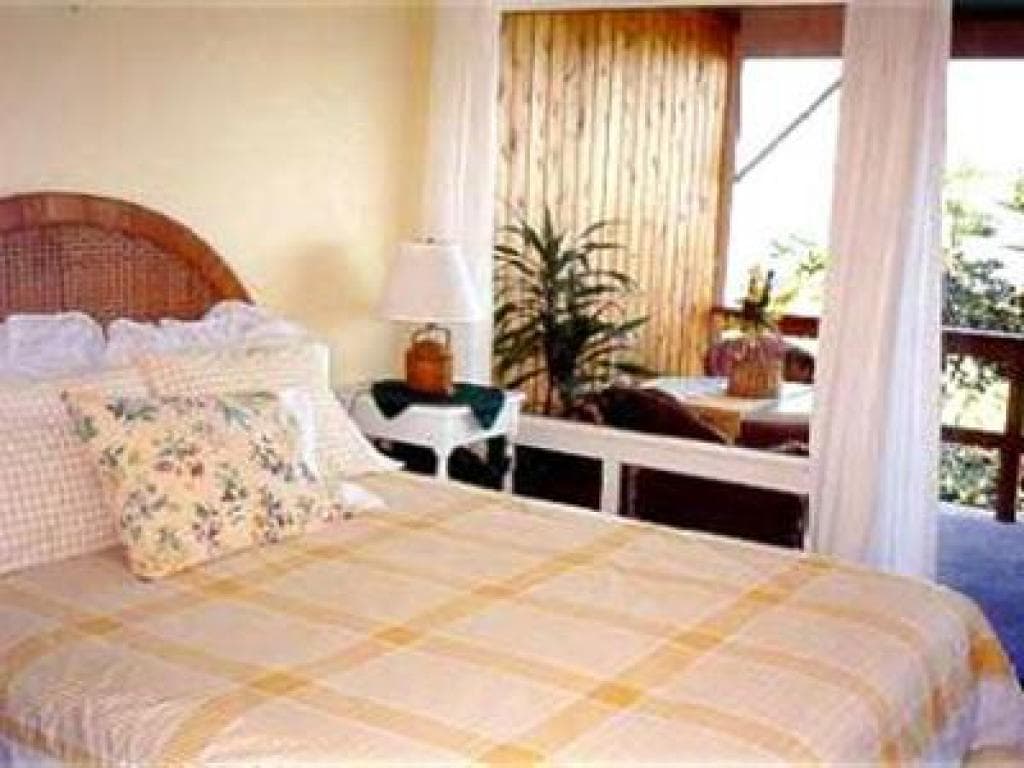 Plumeria Suite @ Hale-Hoola B & B - Photo 1