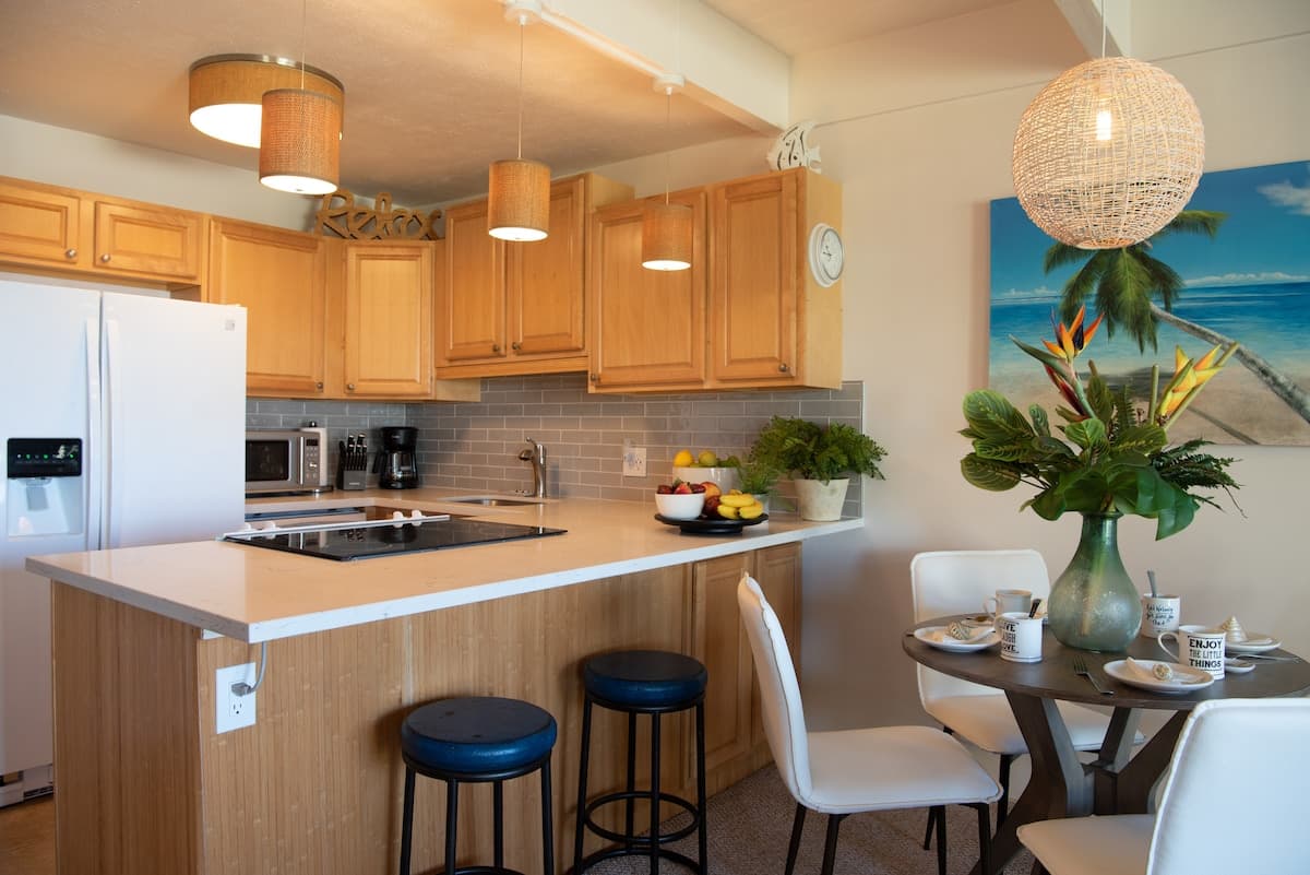 Condo in Kihei · ★4.89 · 1 bedroom · 2 beds · 1 bath - Photo 5