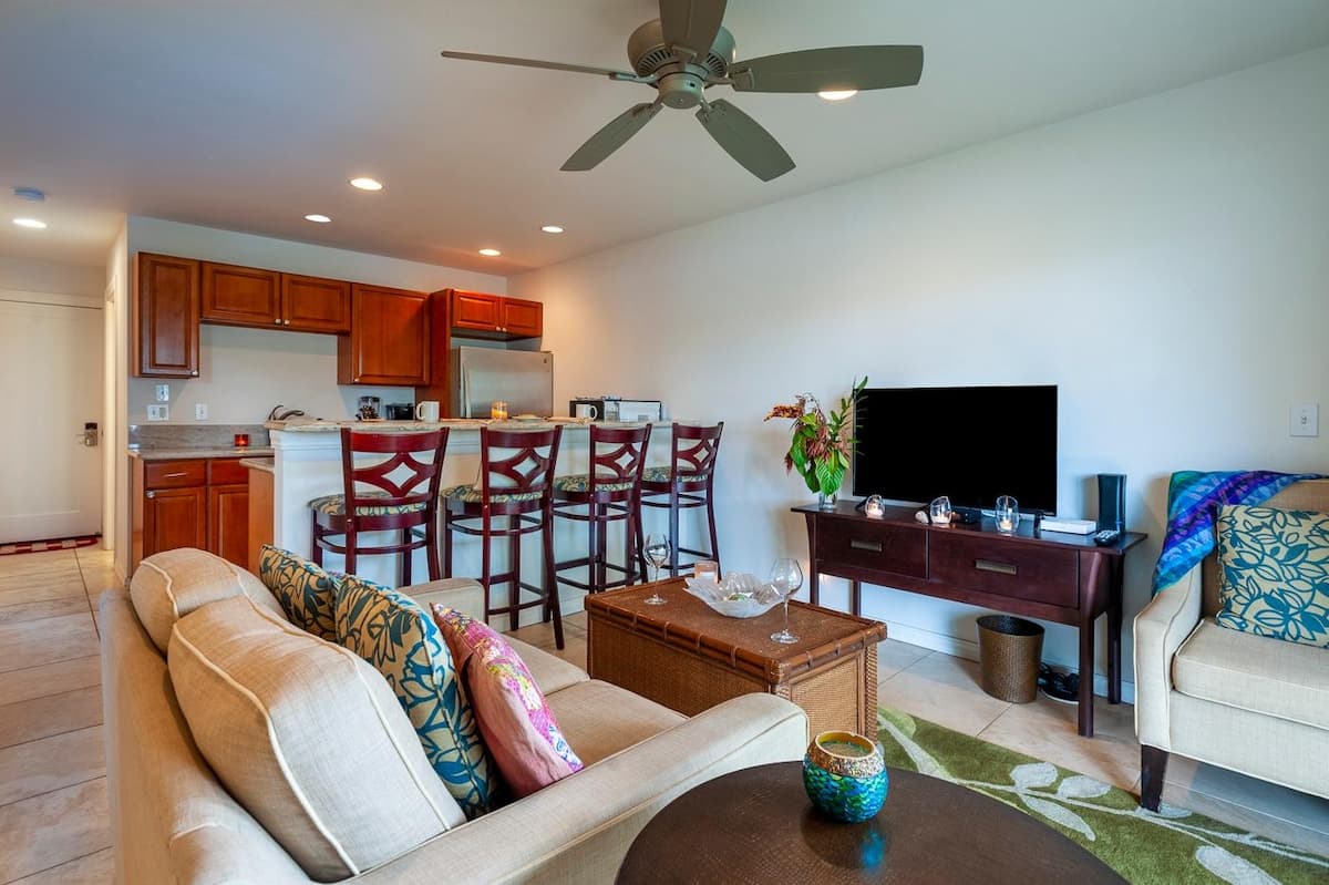 Condo in Kapaa · ★4.43 · 2 bedrooms · 2 beds · 1 private bath - Photo 4
