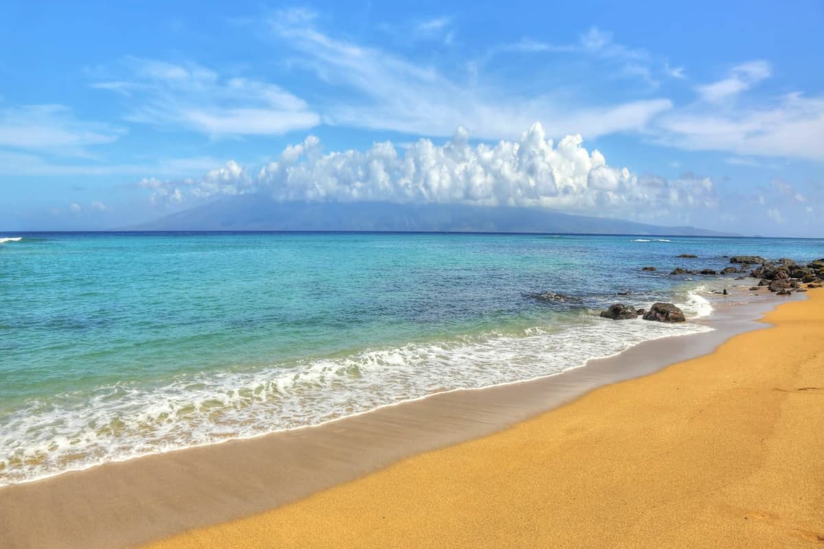 Condo in Lahaina · ★4.82 · 2 bedrooms · 4 beds · 2 shared baths - Photo 3