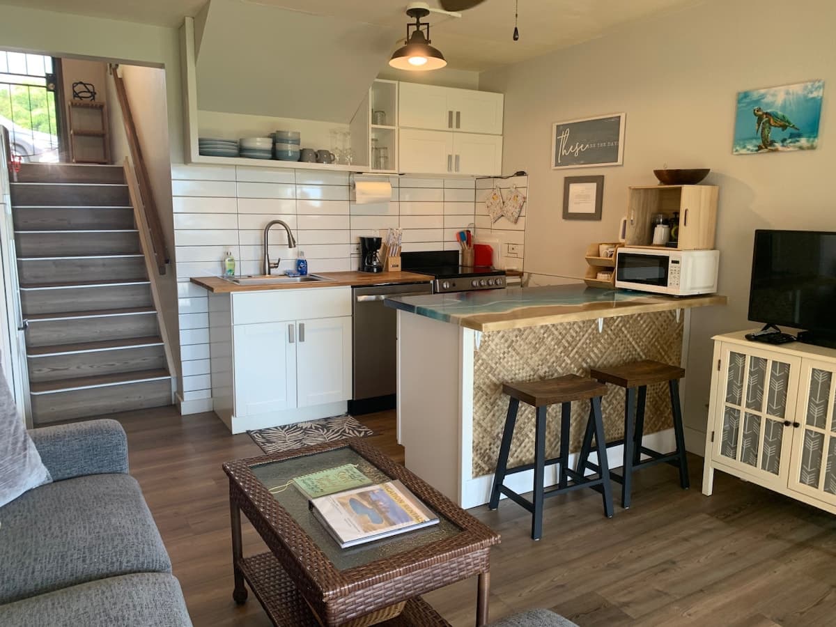 Condo in Naalehu · ★4.61 · Studio · 1 bed · 1 shared bath - Photo 3