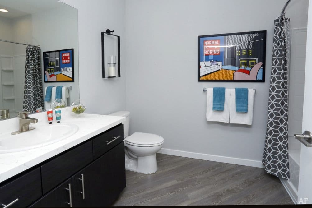 Modern 1-Bedroom Apt with Luxury Amenities - Photo 5