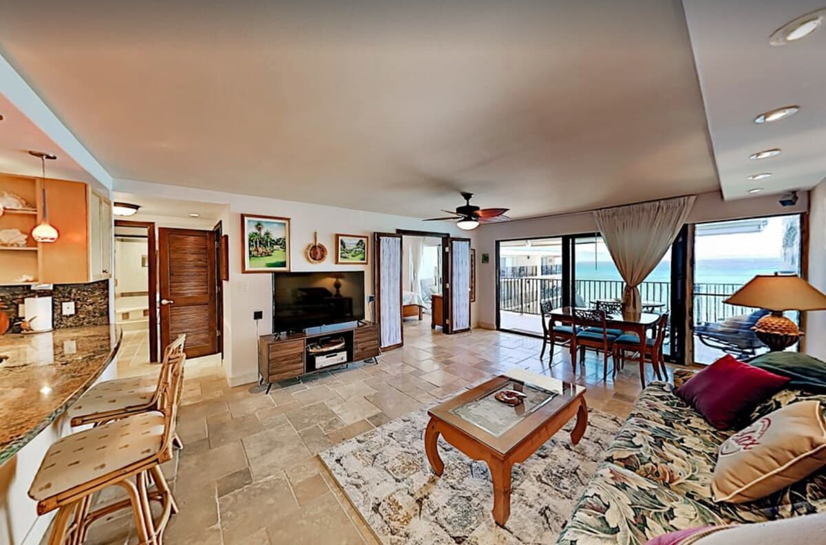 Condo in Lahaina · ★4.93 · 2 bedrooms · 3 beds · 2 baths - Photo 2