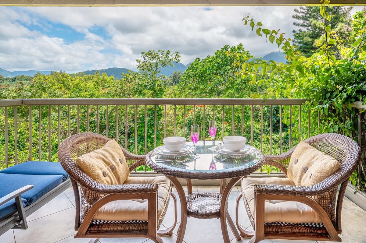 Condo in Princeville · ★4.3 · 1 bedroom · 2 beds · 1 bath - Photo 1