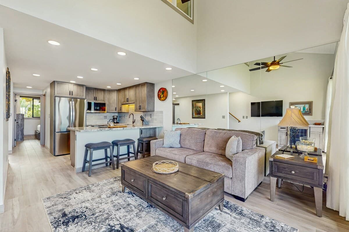 Apartment in Lahaina · ★4.47 · 2 bedrooms · 2 beds · 2 private bathrooms - Photo 3