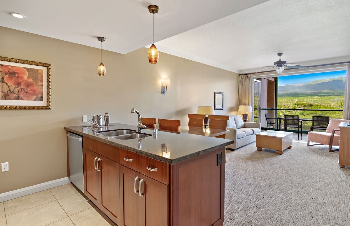 Condo in Lahaina · ★4.97 · 1 bedroom · 2 beds · 1 bath - Photo 4