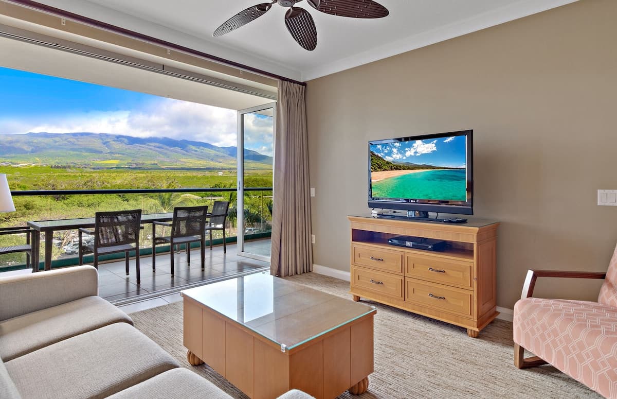 Condo in Lahaina · ★4.97 · 1 bedroom · 2 beds · 1 bath - Photo 3