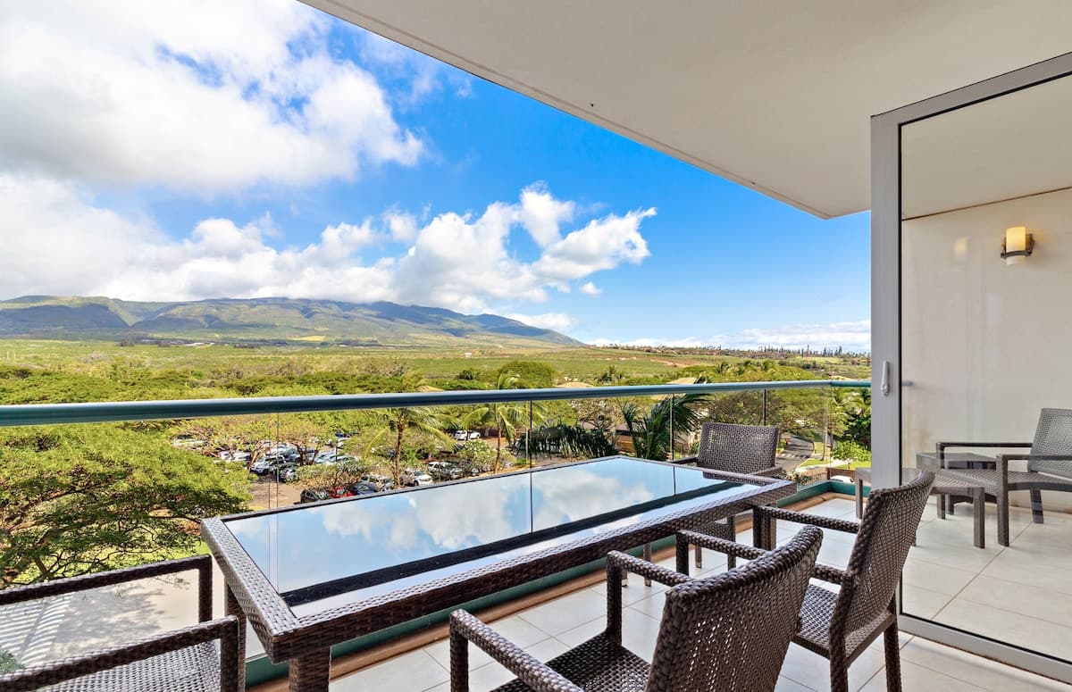 Condo in Lahaina · ★4.97 · 1 bedroom · 2 beds · 1 bath - Photo 5