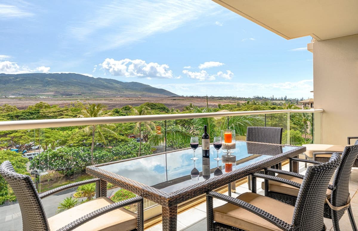 Condo in Lahaina · ★4.97 · 1 bedroom · 2 beds · 1 bath - Photo 1