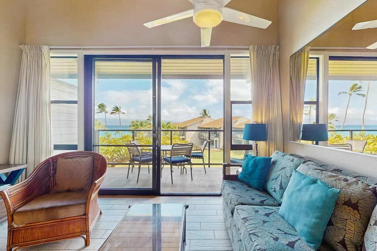 Condo in Lahaina · ★4.7 · 2 bedrooms · 4 beds · 2 shared baths - Photo 2
