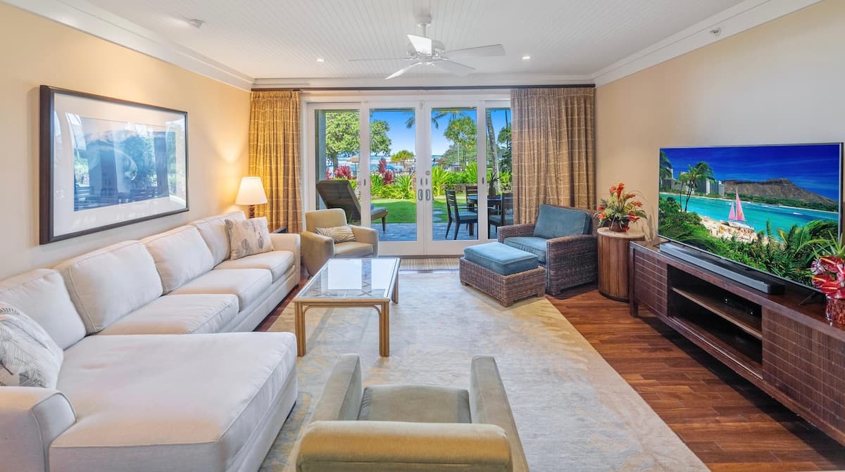 Villa in Kahuku · ★5.0 · 4 bedrooms · 6 beds · 3 private baths - Photo 3