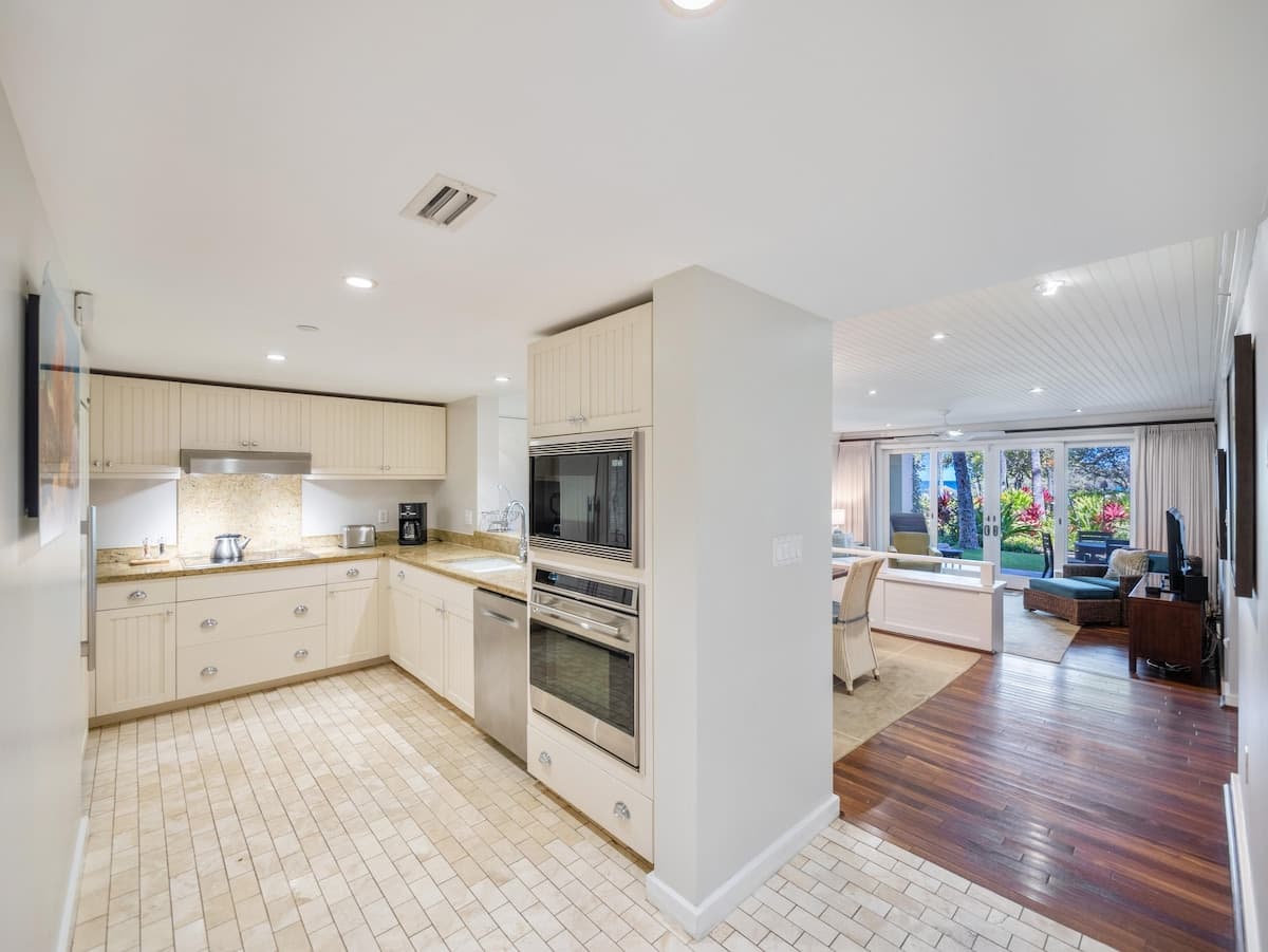 Villa in Kahuku · ★5.0 · 4 bedrooms · 6 beds · 3 private baths - Photo 5