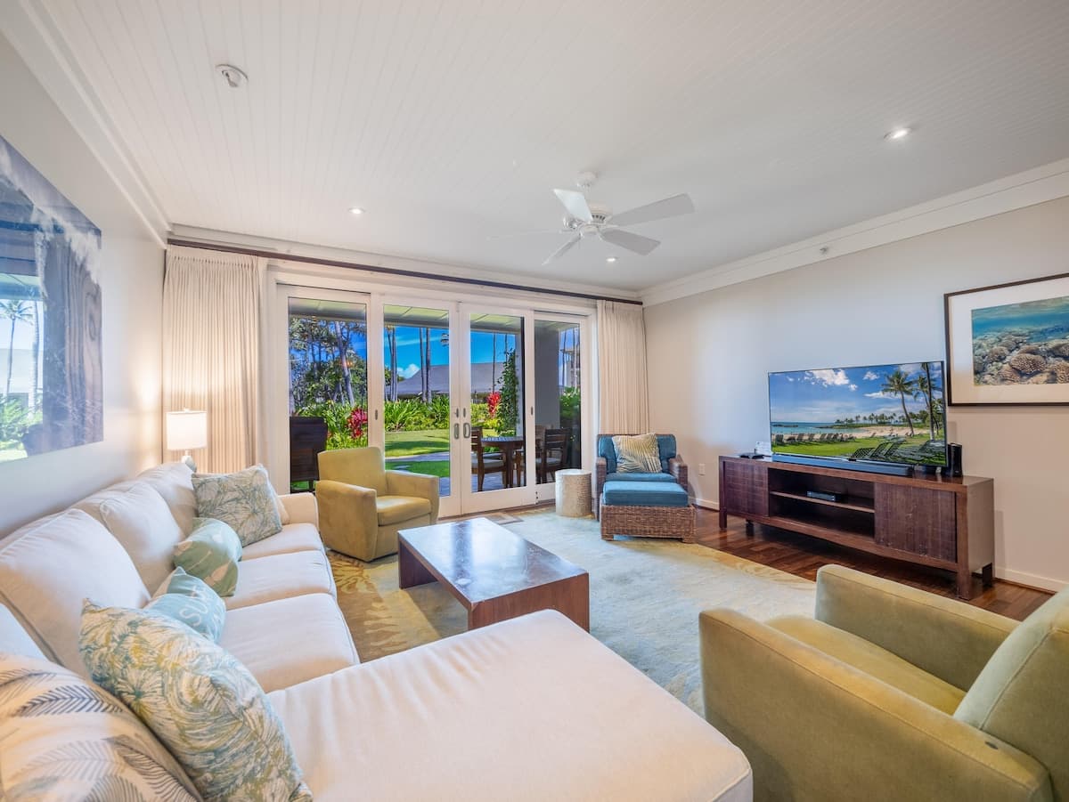 Villa in Kahuku · ★5.0 · 4 bedrooms · 6 beds · 3 private baths - Photo 3