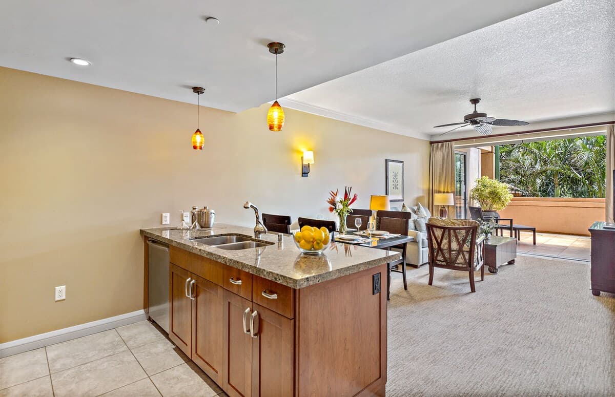 Condo in Lahaina · ★4.85 · 1 bedroom · 2 beds · 1 shared bath - Photo 3