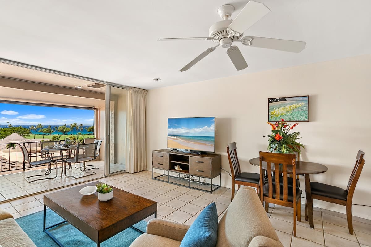 Condo in Lahaina · ★4.8 · 1 bedroom · 2 beds · 1 bath - Photo 2