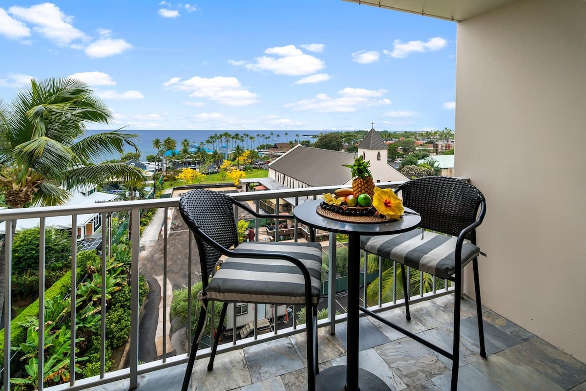 Condo in Kailua-Kona · ★4.84 · 1 bedroom · 1 bed · 1 private bath - Photo 2