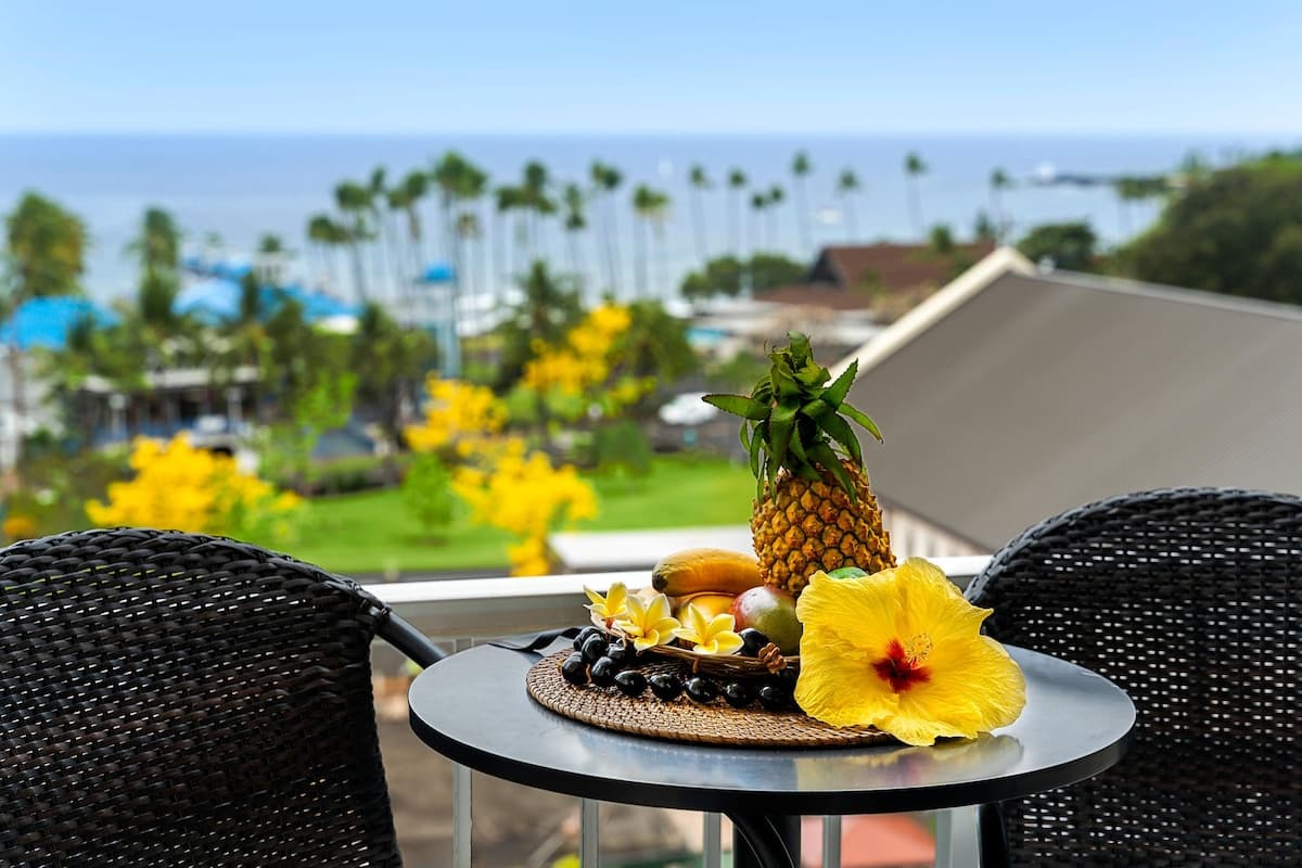 Condo in Kailua-Kona · ★4.84 · 1 bedroom · 1 bed · 1 private bath - Photo 1