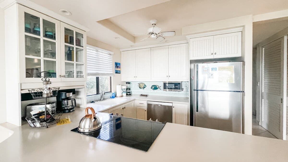Stunning corner ONE bd Ocean,a/c,wifi,pool D207 - Photo 3