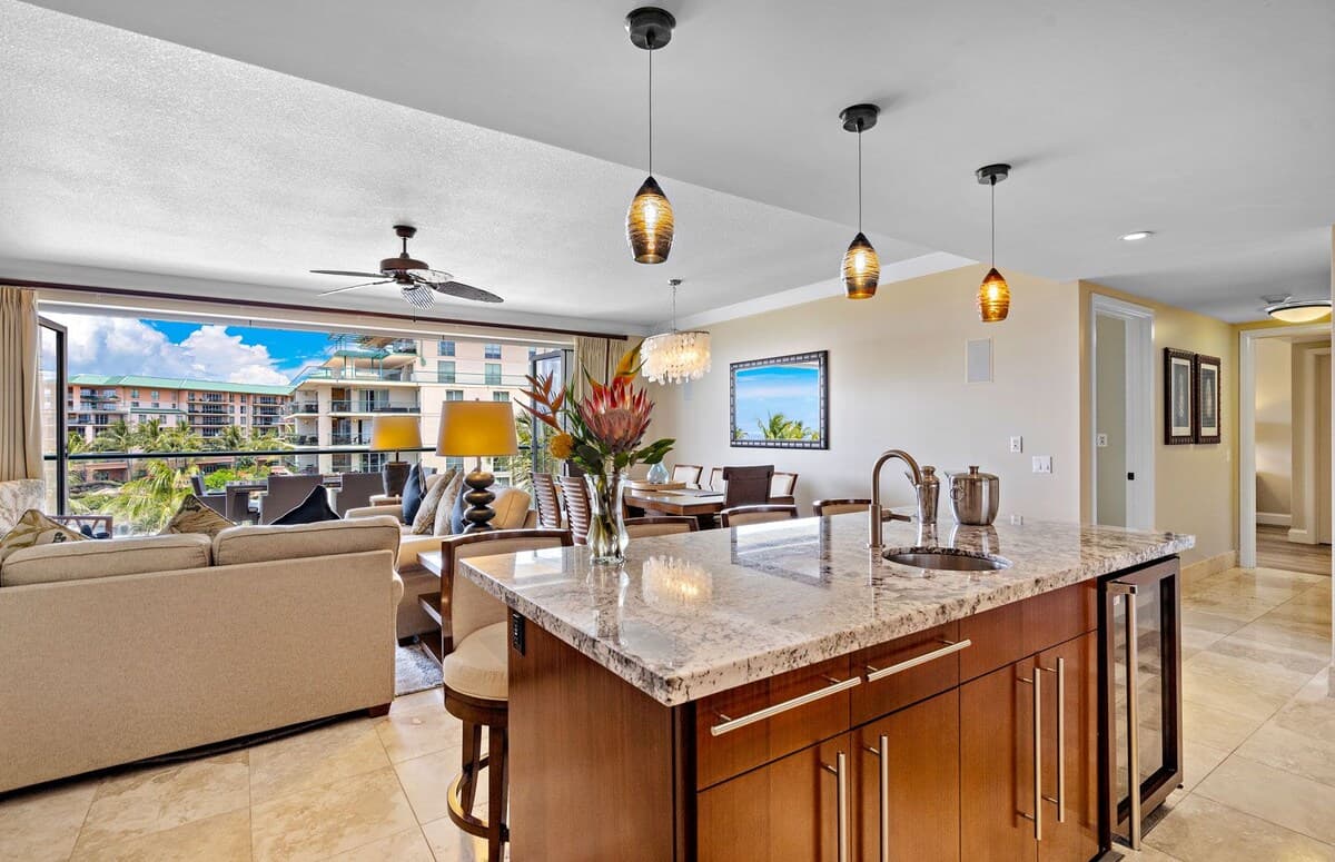 Condo in Lahaina · ★4.95 · 3 bedrooms · 5 beds · 3 baths - Photo 4