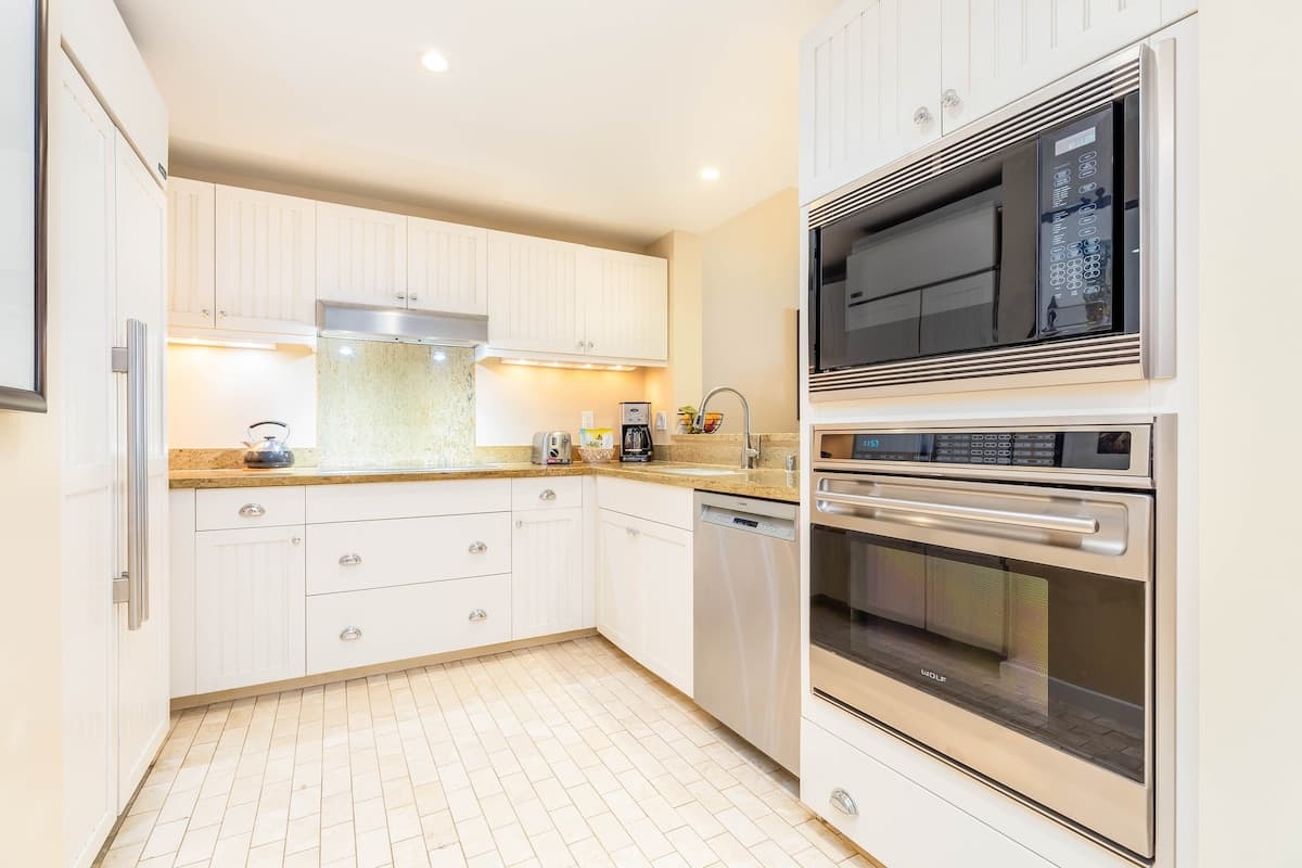 Condo in Kahuku · ★4.88 · 3 bedrooms · 3 beds · 2 shared baths - Photo 4