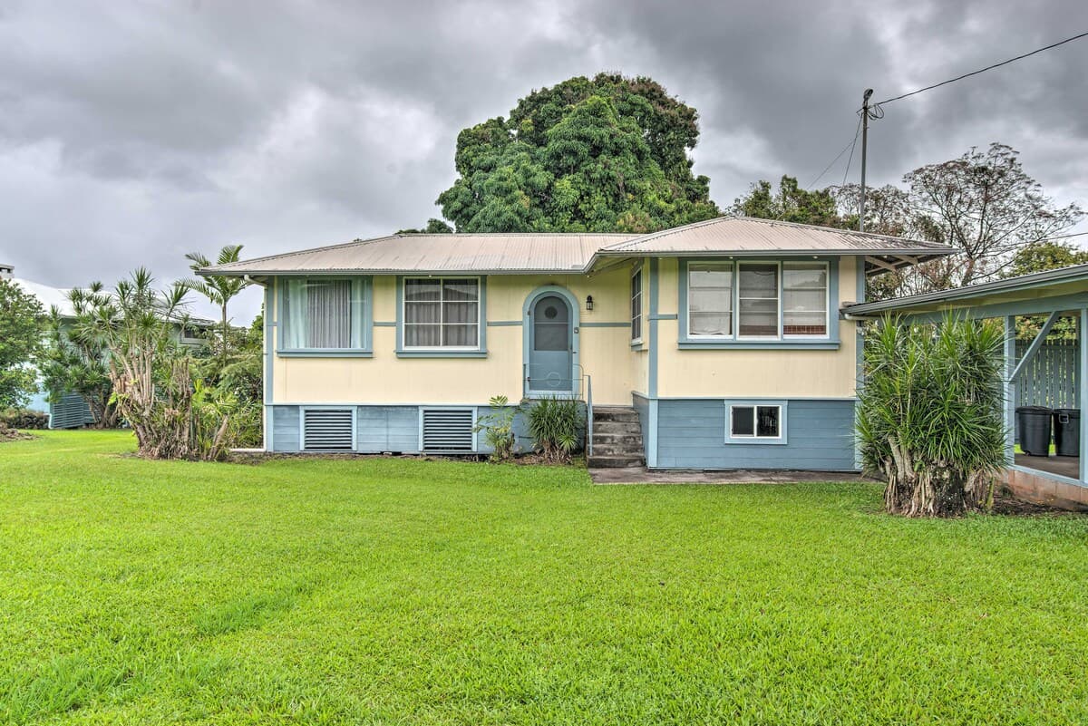 Home in Hilo · ★4.67 · 2 bedrooms · 3 beds · 1 shared bath - Photo 3