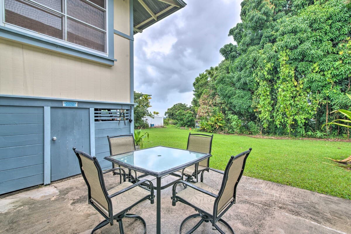 Home in Hilo · ★4.67 · 2 bedrooms · 3 beds · 1 shared bath - Photo 2