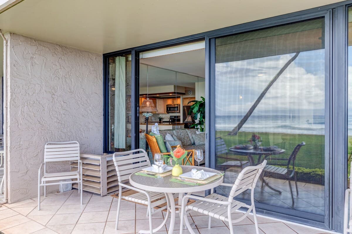 Condo in Lahaina · ★4.86 · 1 bedroom · 2 beds · 1 private bath - Photo 3